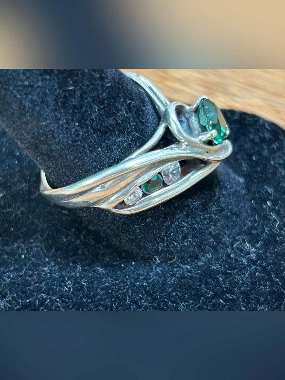 Vintage silver and green and clear stone ring. Sz 7